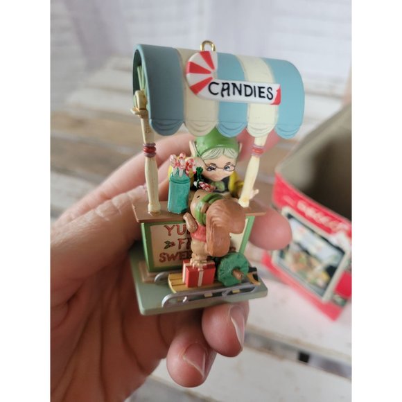 Enesco Santa's sweet Yuletide Fair ornament candies 1990 second edition - Picture 6 of 10